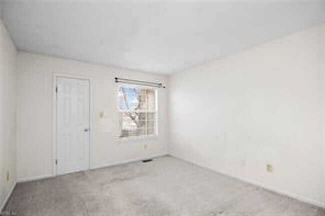 Building Photo - 355 Lee's Ml Dr