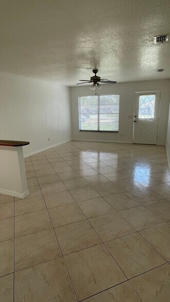 Building Photo - 1533 Lay Ct