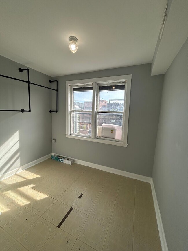 Building Photo - 4017 N Mozart St