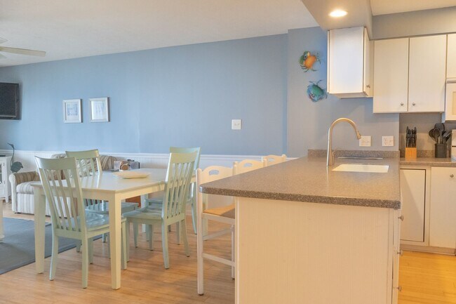 Building Photo - ELEGANT OCEANFRONT OFF-SEASON RENTAL FOR YOUR PERFECT WINTER GETAWAY