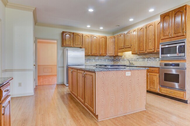 Building Photo - Farragut 37934 - 4 bedroom, 2.5 bath home ...