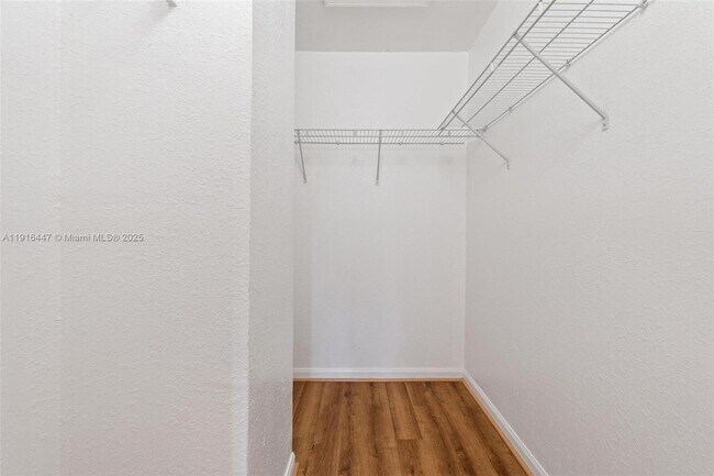 Building Photo - 1406 SE 26th Ct