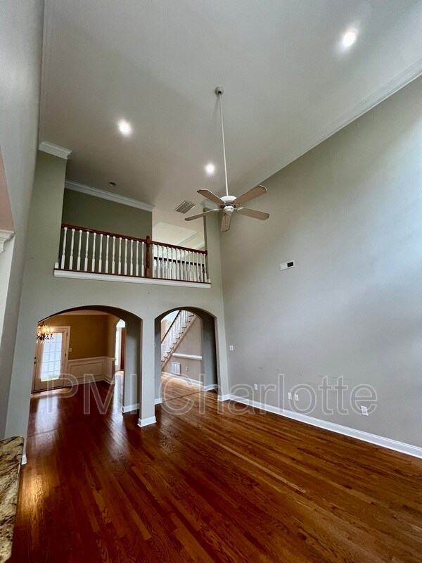 Building Photo - 4432 Shannamara Dr