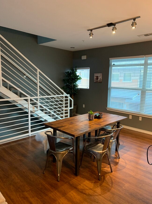 Dining - 2606 Wilson St