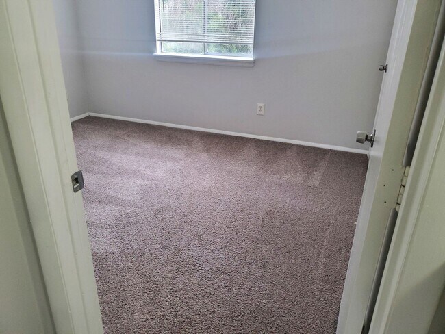 Building Photo - COMING SOON! Charming 2-Bed, 1.5-Bath Retr...