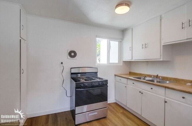 Building Photo - Beautifully Renovated 1Bdm 1Ba Apartment i...