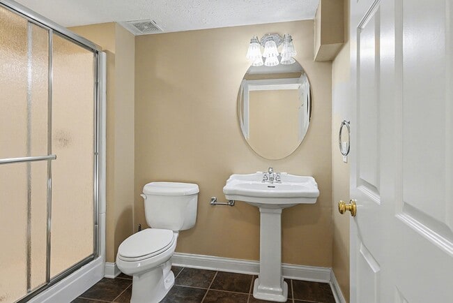 Building Photo - Spacious 4br/4.5 ba Home in Millard Mission Park Neighborhood. Huge Yard, 3 Car Garage