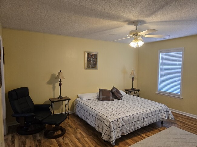Building Photo - 2837 Bridgeport Dr
