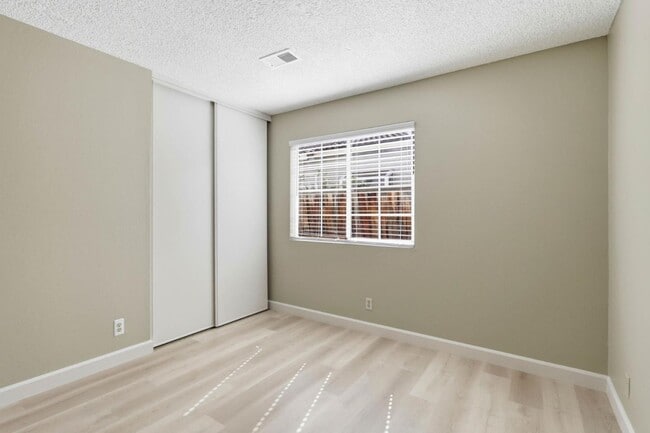 Building Photo - 1197 Barrington Ct