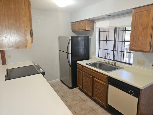 Building Photo - AWESOME 1 BEDROOM CONDO AVAILABLE IN THE MEDICAL CENTER!
