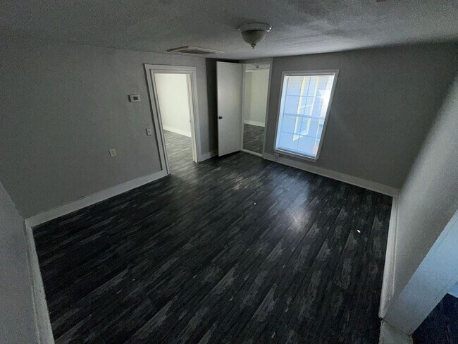 Building Photo - 412 N 8th St