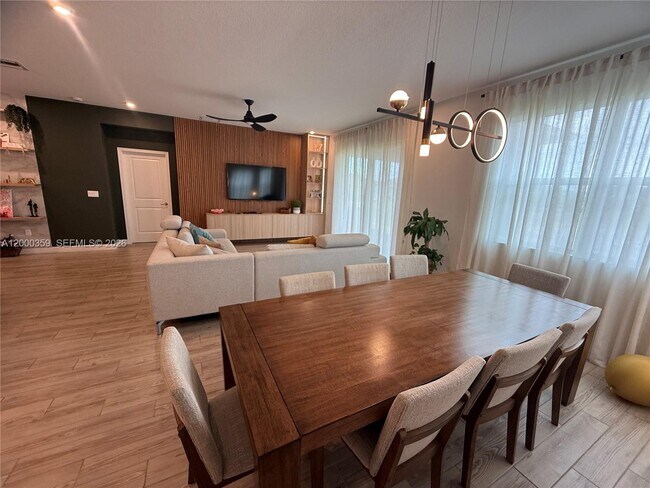 Building Photo - 10503 SW Orana Dr