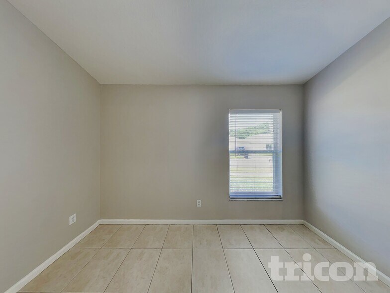 Building Photo - 6637 Shadow Oak Ln