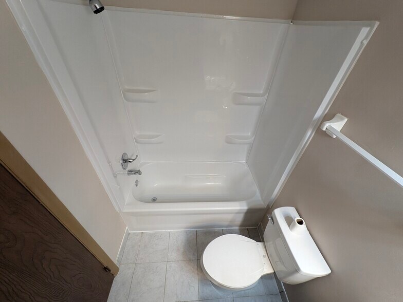 Building Photo - 2163 Hedgerow Rd