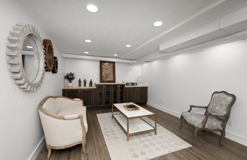 Building Photo - 3695 Englewood Dr