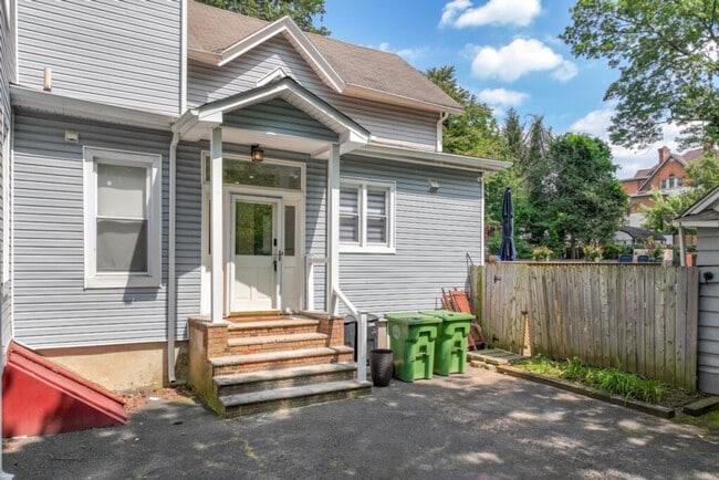 Building Photo - 139 W 4th Ave