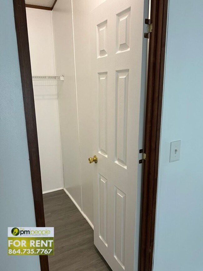 Building Photo - 3/2 Easley Home in Great Location! Easy access to 123, 153, and 85!