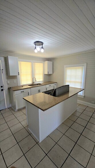 Building Photo - 4250 Ayers Rd