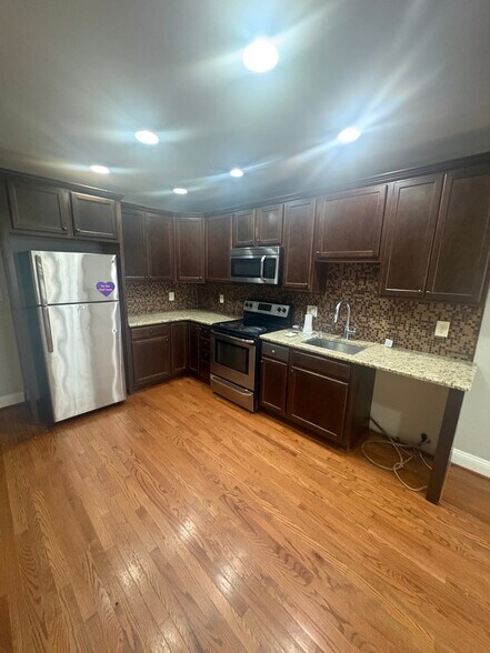 Building Photo - 2812 Oswego Ave