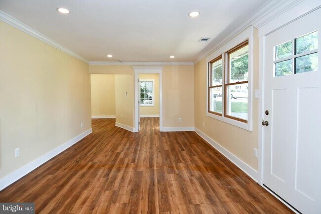 Building Photo - 5523 Halwis St