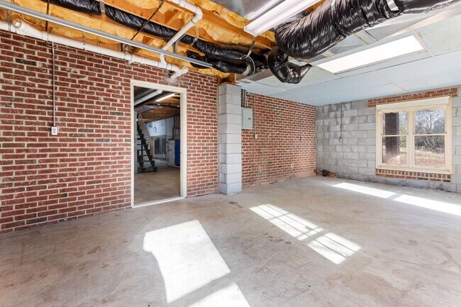 Building Photo - Beautiful 4 Bed 3.5 Bath Home on 20 Acres