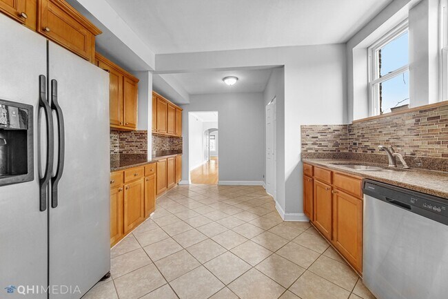 Building Photo - 6144 N Washtenaw Ave