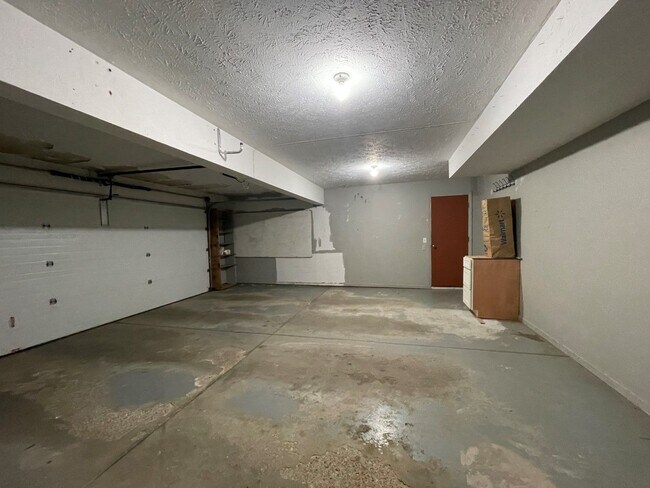 Building Photo - Home For Rent Papillion