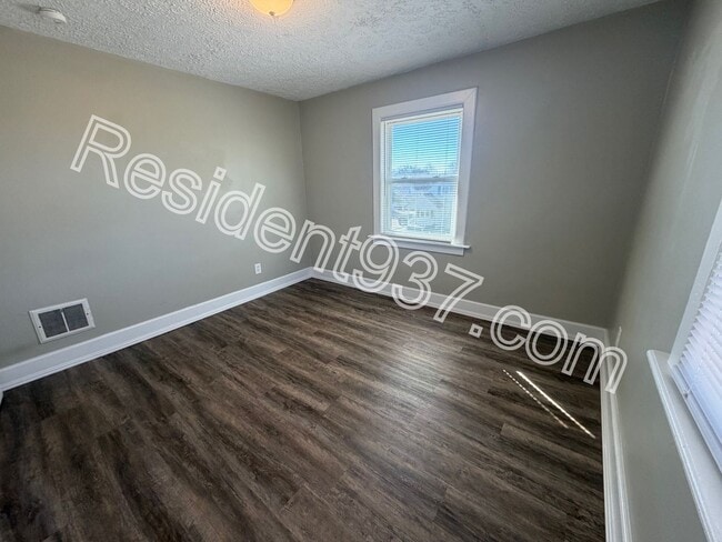 Building Photo - 2 Bed 1 bath Home