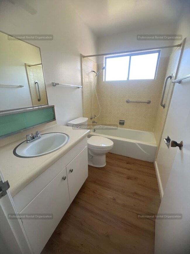 Building Photo - Location, Charm and comfort