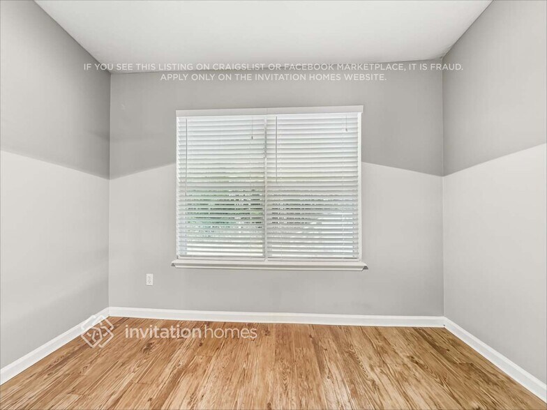 Building Photo - 14091 Summer Breeze Dr E