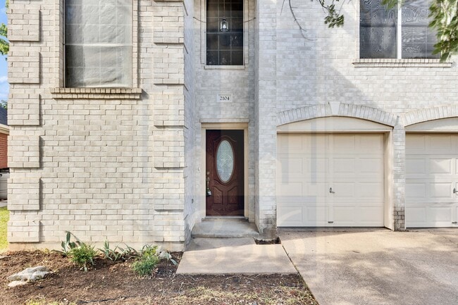 Building Photo - 2104 Grove Dr