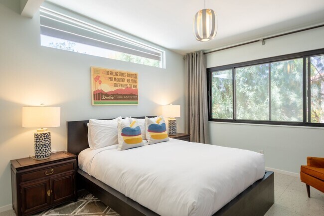 Building Photo - Luxury Mid Century Oasis in Palm Springs