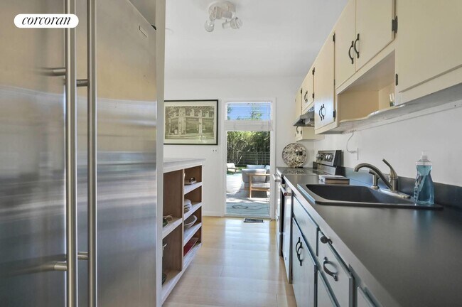 Building Photo - 8 Bathgate Rd