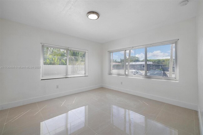 Building Photo - 841 NE 90th St