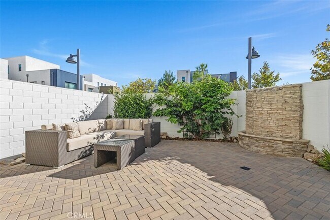 Building Photo - 157 Novel