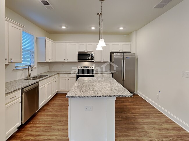 Building Photo - 213 Rivulet Dr