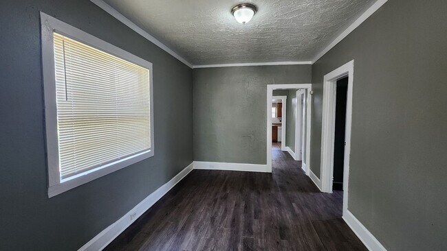 Building Photo - 2237 Auburn S, Unit A; St Petersburg, FL 3...