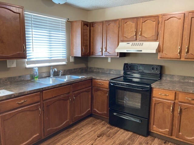 Building Photo - 1202 12th Ave