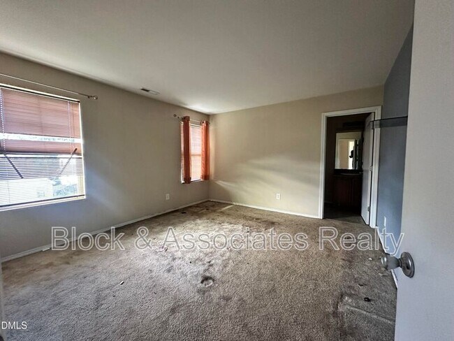 Building Photo - 502 Kerriann Ln