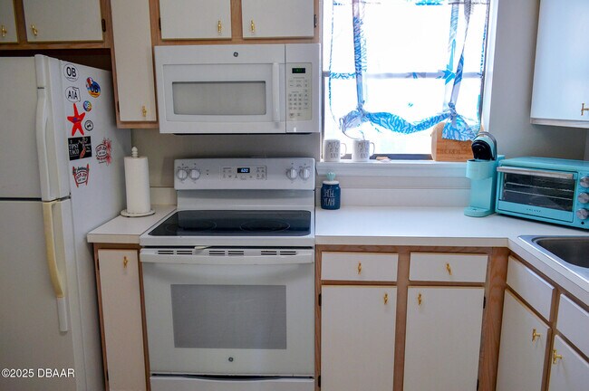 Building Photo - 64 Cardinal Dr