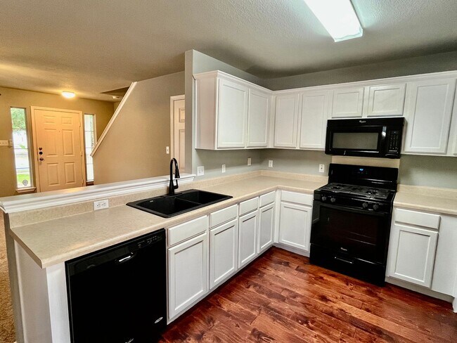 Building Photo - 2825 Deerfern Ln