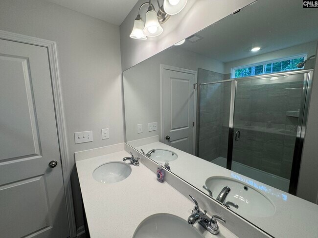 Building Photo - 6023 Edgemont Ct