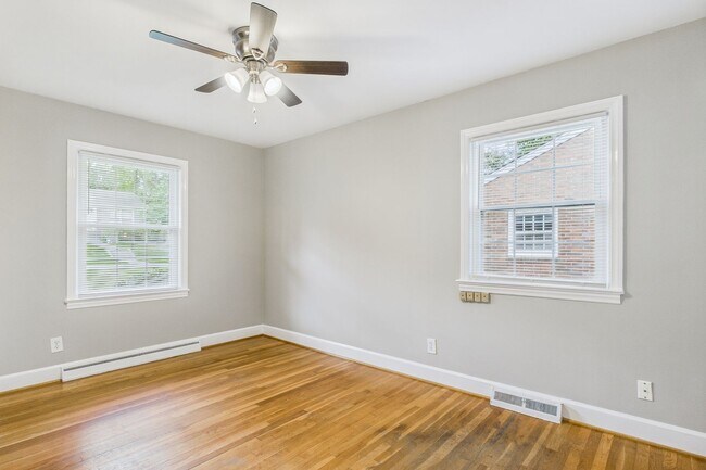 Building Photo - Large Home in Guilford Hills, Hardwood Flo...