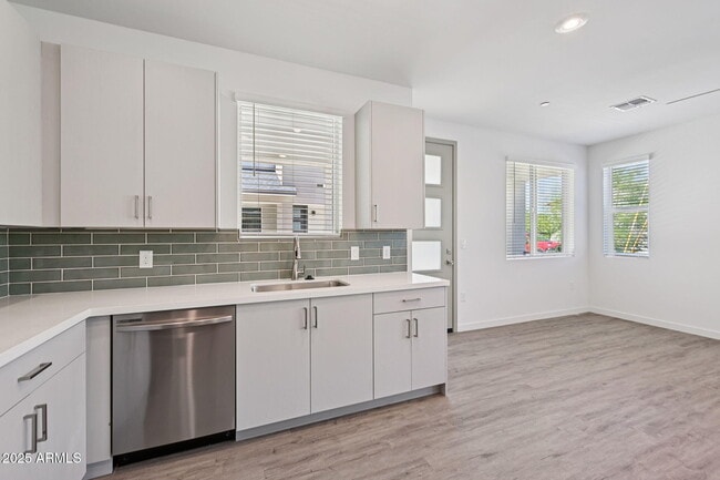 Building Photo - 2116 JENNIFER LYNN Way