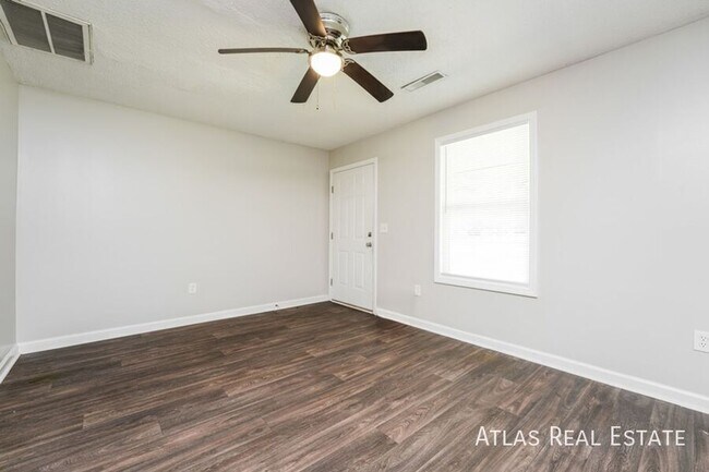 Building Photo - 322 Lexington Heights