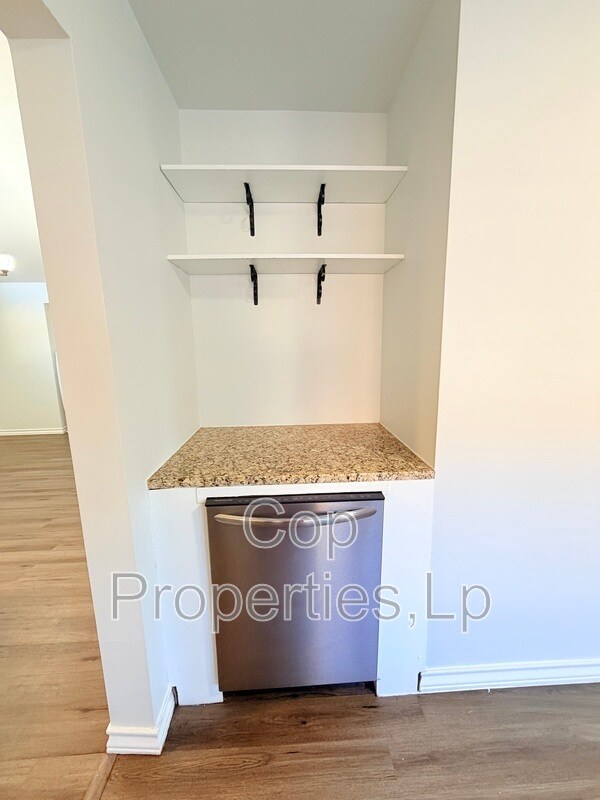 Building Photo - 255 Cumberland Rd