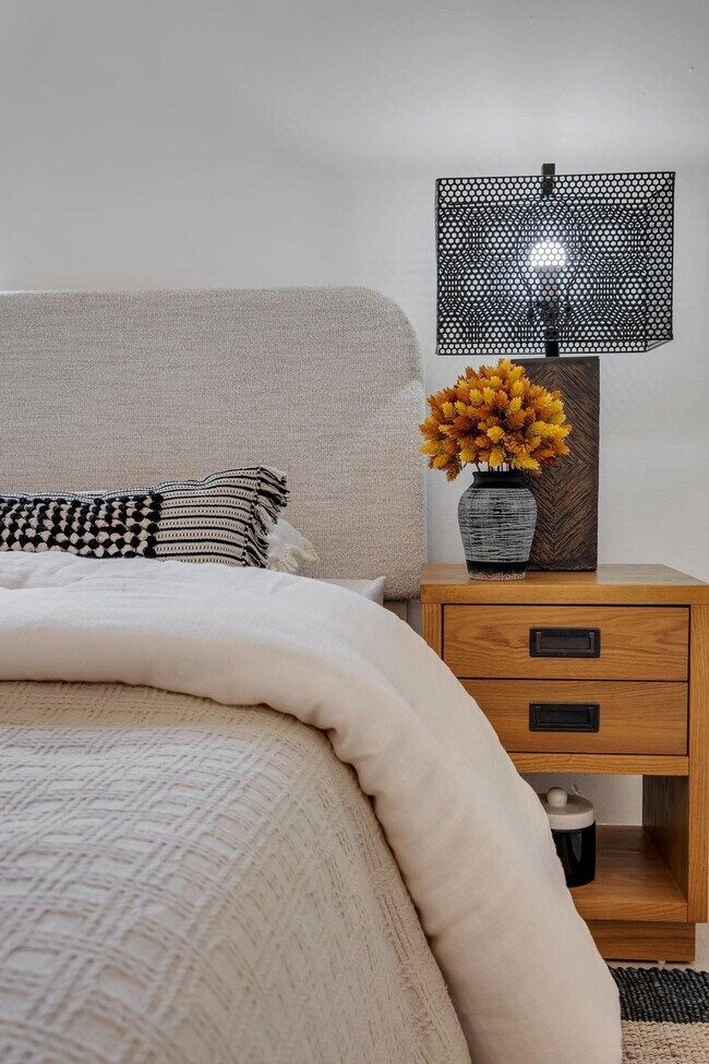 Building Photo - 3421 Sunnyside Dr