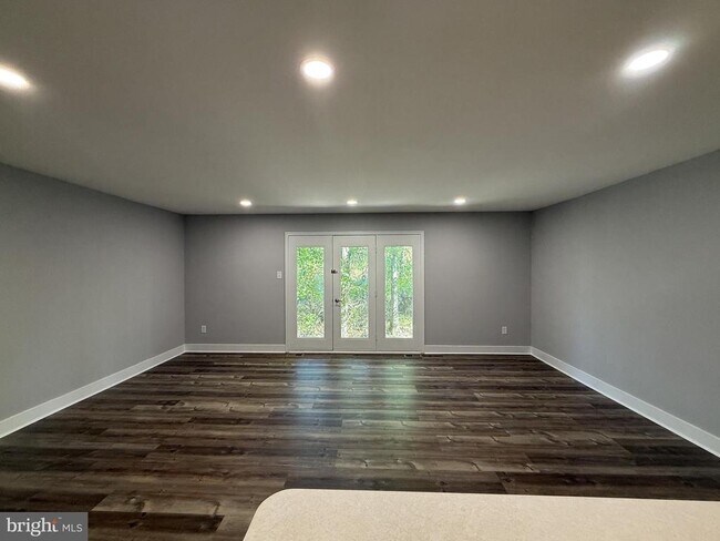 Building Photo - 404 Dylan Dr