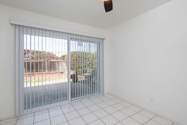 Building Photo - 3 BR House in Carlsbad with Washer/Dryer H...