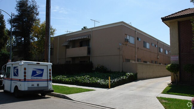 Building Photo - 6911 Remmet Ave